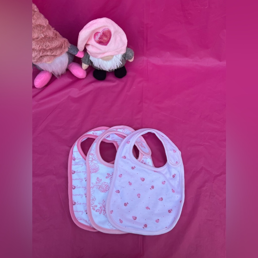 Baby Bundle!! Three pack of baby bibs💗